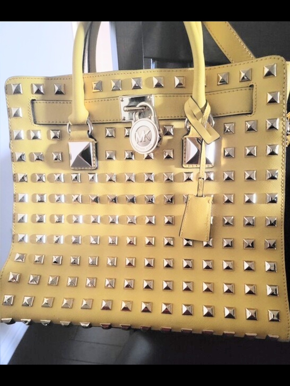 NWOT/NWT Michael Kors Yellow Pyramid Studded Women's Hamilton w Matching Clutch - Picture 6 of 13